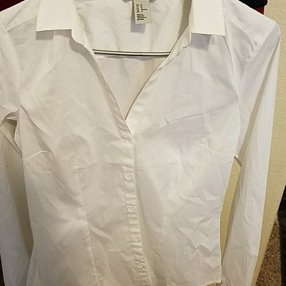 Very beautiful  long sleeve shirt.
